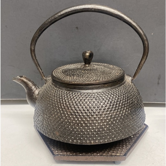 Japanese Cast Iron Teapot / Tetsubin Dotted Design - Black Four Piece Set - Picture 1 of 15